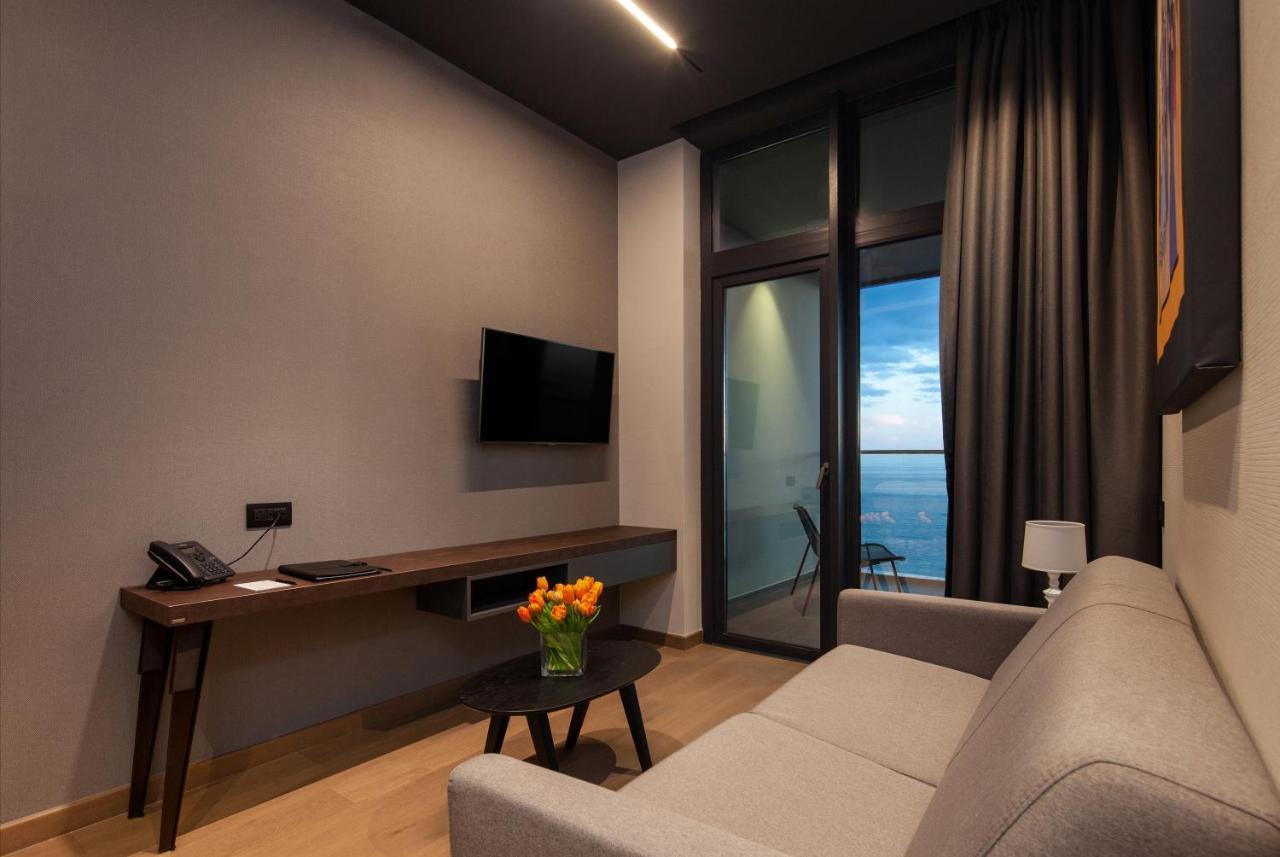 Only Boutique Suites & Residences リマソール エクステリア 写真